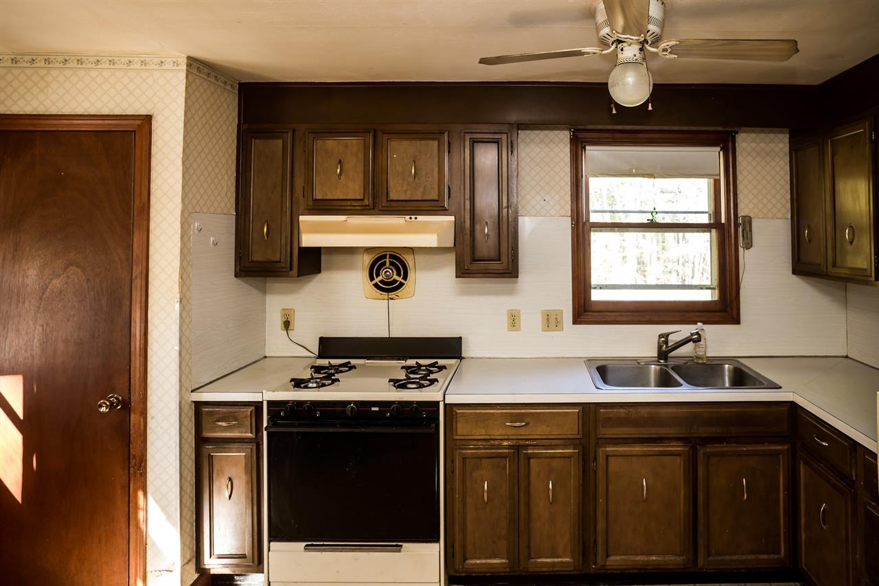 8 Manson Road Kittery, ME 03904 - Photo 3 of 23