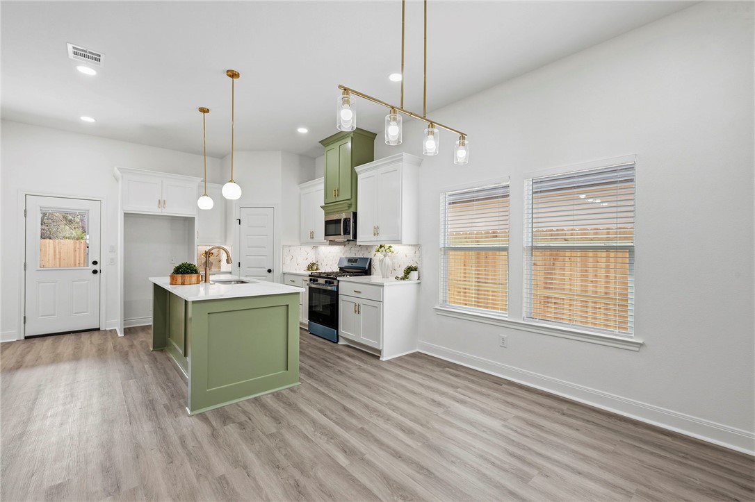 513 Hall Street Bryan, TX 77803 - Photo 6 of 15