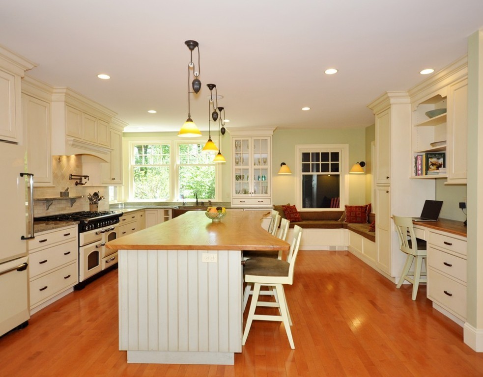 122 Upland Road Concord, MA 01742 - Photo 3 of 25 Gallery Image 3