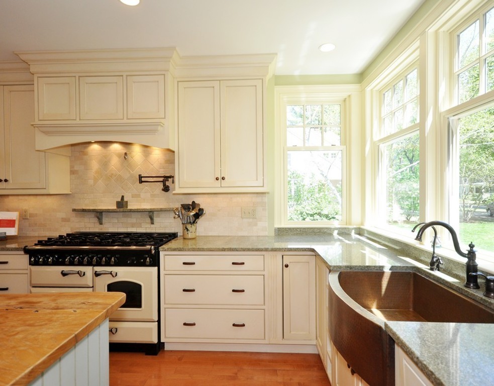 122 Upland Road Concord, MA 01742 - Photo 4 of 25 Gallery Image 4