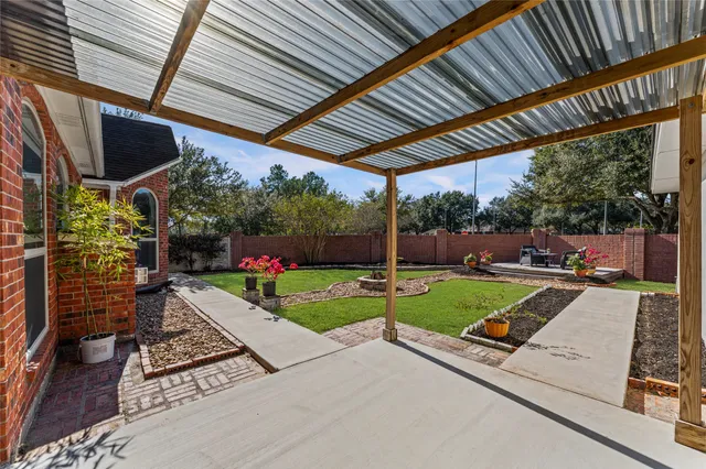 a view of a house with porch and garden