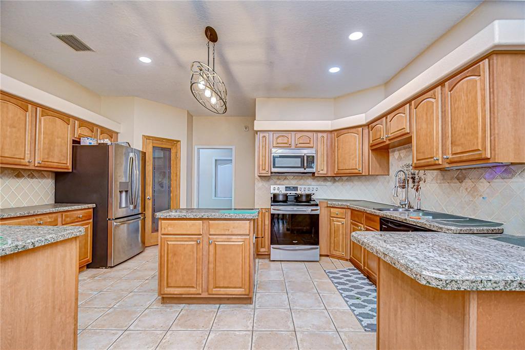 4036 Moores Lake Road Dover, FL 33527 - Photo 10 of 18