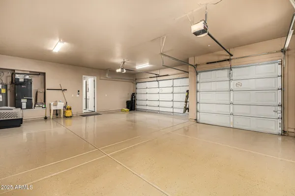 a view of a back yard