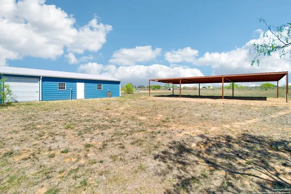 $499,900 | 1783 County Road 7711, Devine, TX 78016