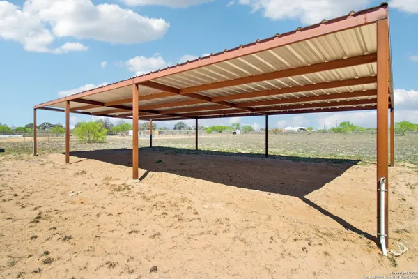 $499,900 | 1783 County Road 7711, Devine, TX 78016