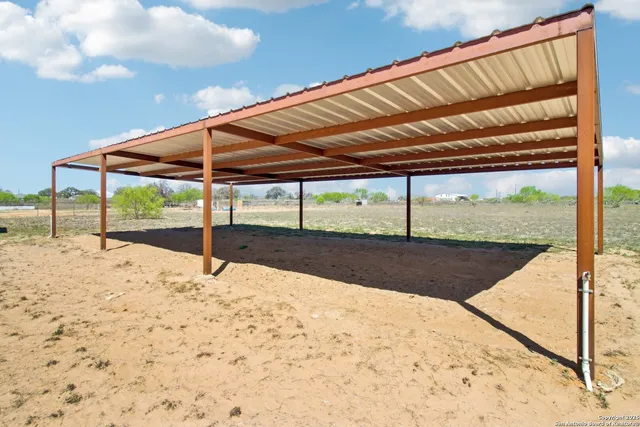 $499,900 | 1783 County Road 7711, Devine, TX 78016