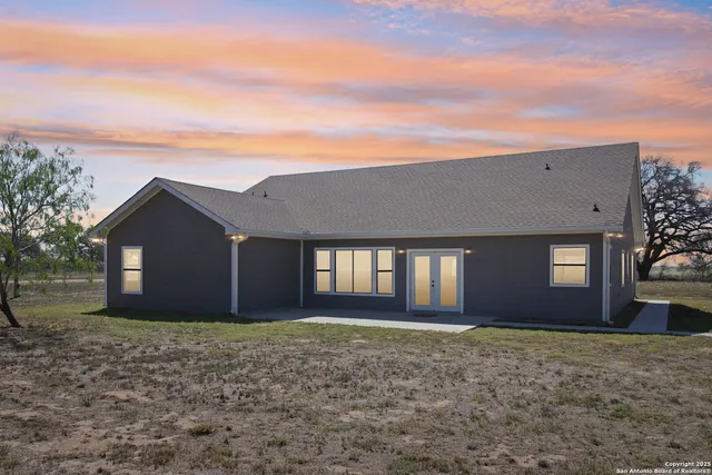 $499,900 | 1783 County Road 7711, Devine, TX 78016