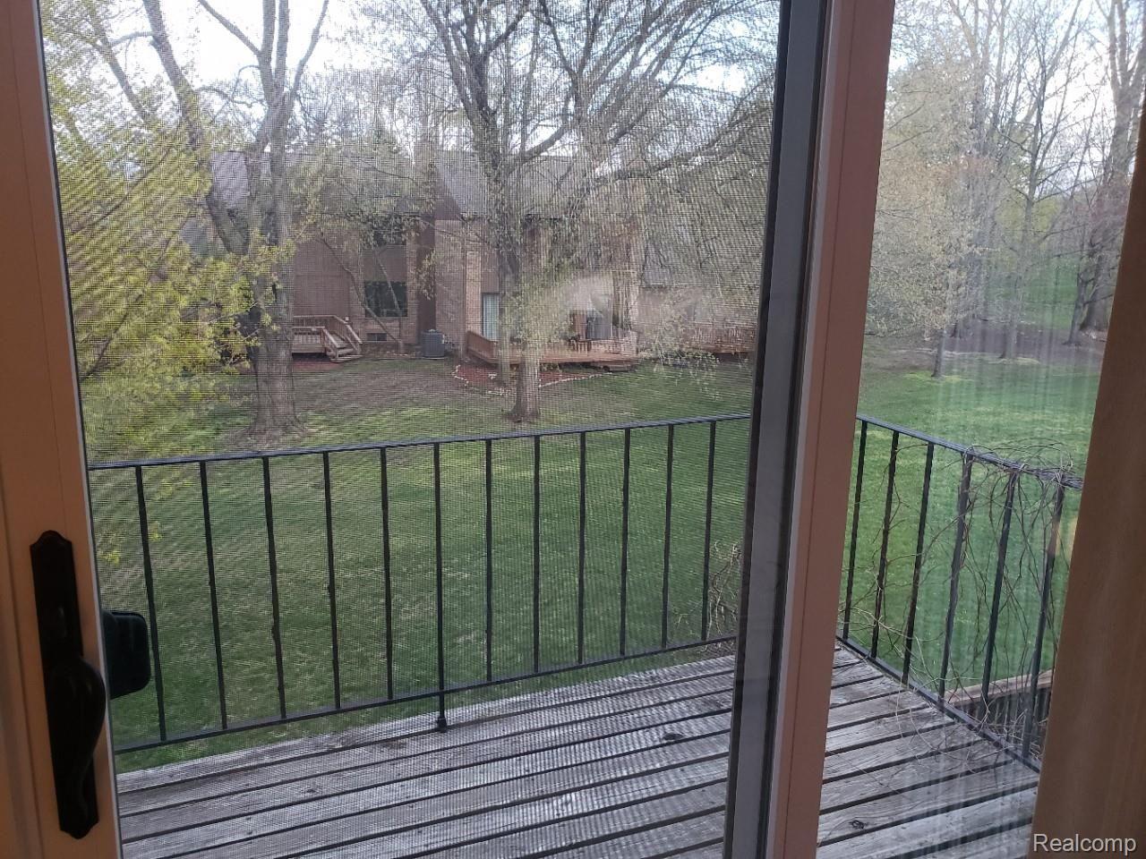 1903 Allenway Court, Unit 98 Rochester, MI 48309 - Photo 5 of 27 20210421_191934.jpg