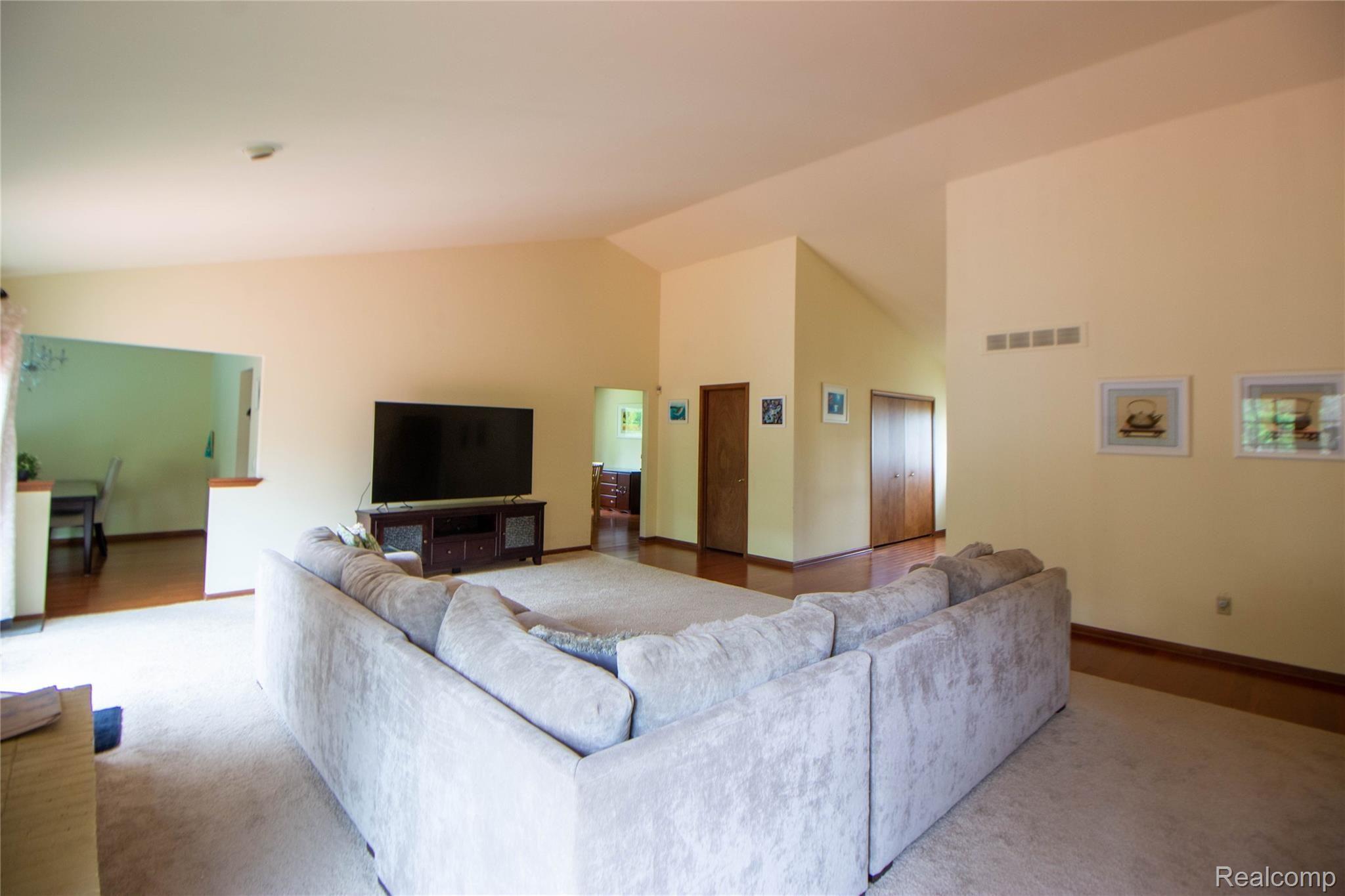 4140 Beach Road Troy, MI 48098 - Photo 10 of 38 _MG_9479-HDR.jpg
