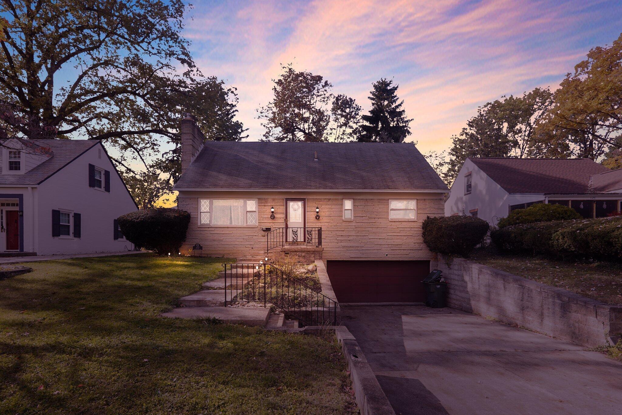 117 North Harding Road Columbus, OH 43209 - Photo 2 of 31 0-web-or-mls-DSC00017 (1)