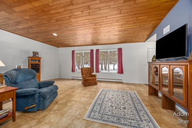 $469,900 | 945 60th Street Southwest, Wyoming, MI 49315