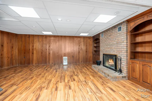 $469,900 | 945 60th Street Southwest, Wyoming, MI 49315