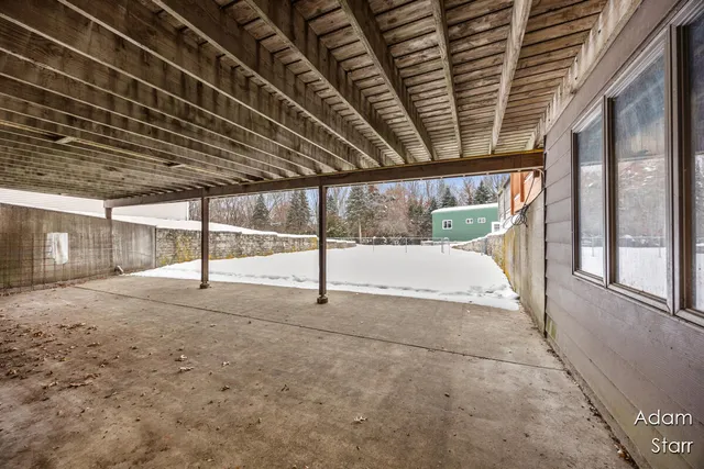 $469,900 | 945 60th Street Southwest, Wyoming, MI 49315