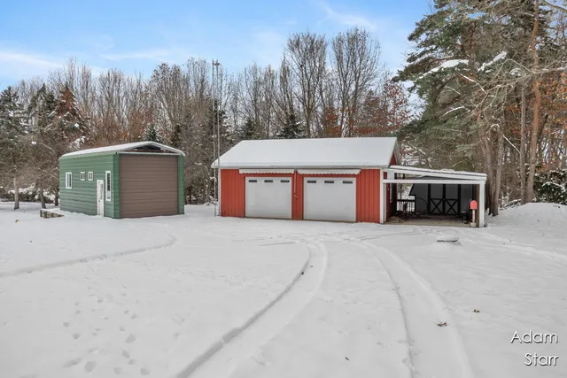 $469,900 | 945 60th Street Southwest, Wyoming, MI 49315