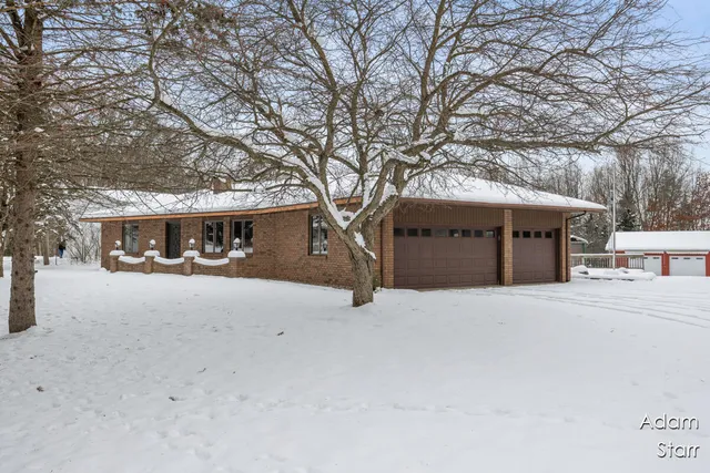 $469,900 | 945 60th Street Southwest, Wyoming, MI 49315