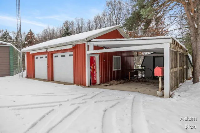 $469,900 | 945 60th Street Southwest, Wyoming, MI 49315