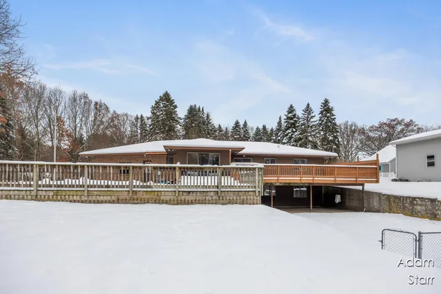 $469,900 | 945 60th Street Southwest, Wyoming, MI 49315