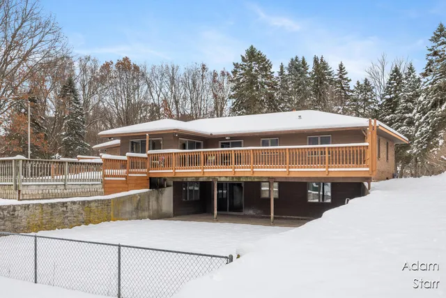 $469,900 | 945 60th Street Southwest, Wyoming, MI 49315