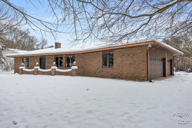 $469,900 | 945 60th Street Southwest, Wyoming, MI 49315