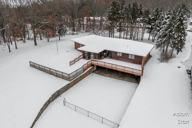 $469,900 | 945 60th Street Southwest, Wyoming, MI 49315