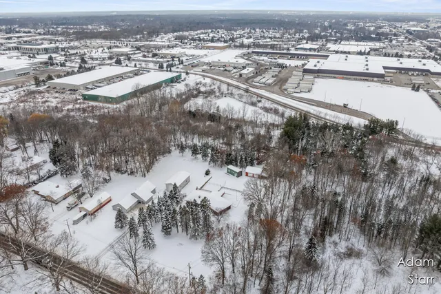 $469,900 | 945 60th Street Southwest, Wyoming, MI 49315