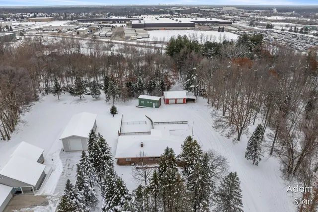 $469,900 | 945 60th Street Southwest, Wyoming, MI 49315