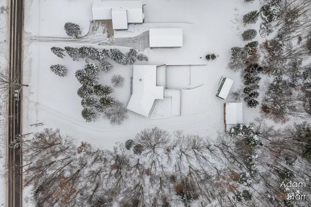 $469,900 | 945 60th Street Southwest, Wyoming, MI 49315