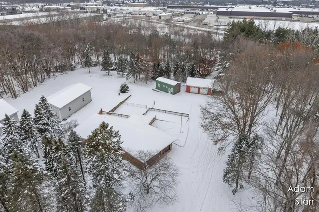 $469,900 | 945 60th Street Southwest, Wyoming, MI 49315