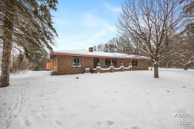 $469,900 | 945 60th Street Southwest, Wyoming, MI 49315