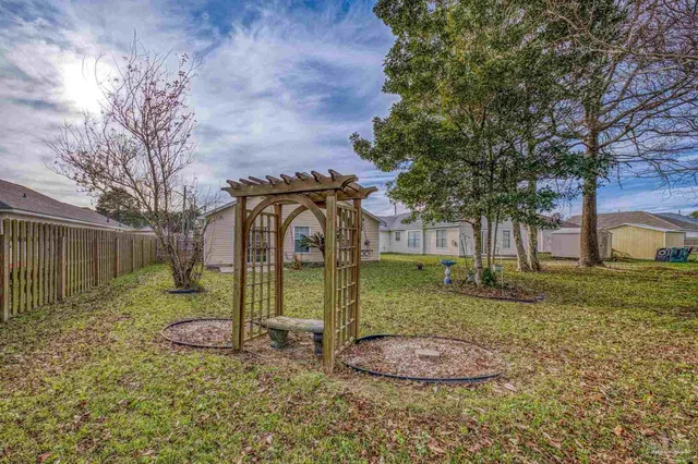 a view of yard with tree