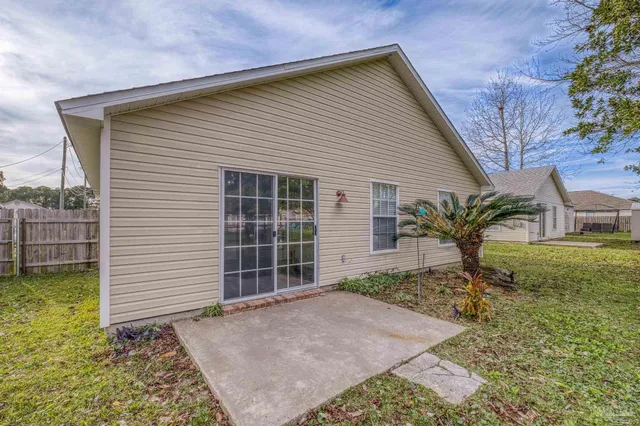 a view of yard with trees