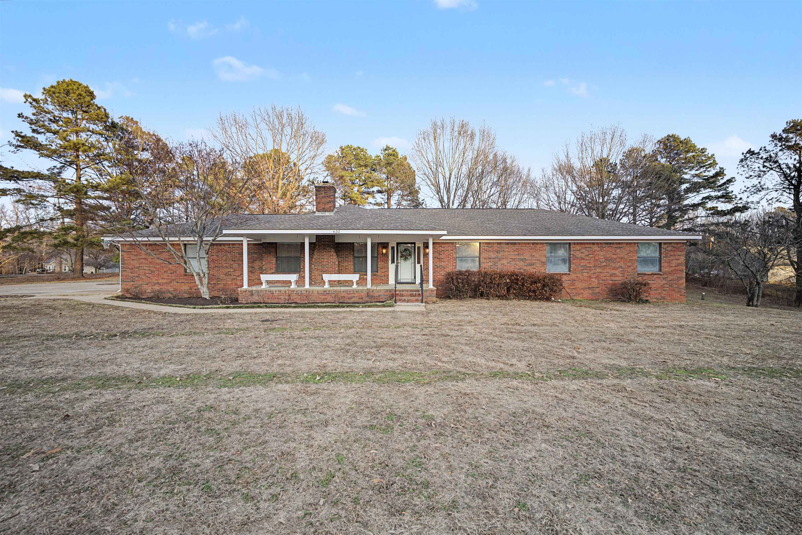632 Cullum Road Munford, TN 38058 - Photo 2 of 38 Ranch-style home featuring covered porch, a chimney, brick siding, and a front lawn