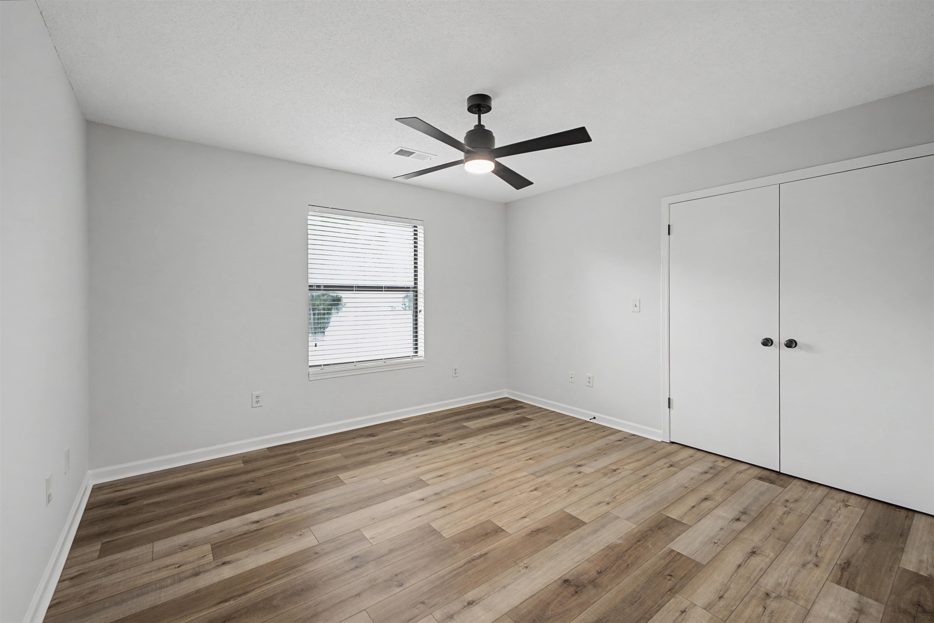632 Cullum Road Munford, TN 38058 - Photo 27 of 38 Unfurnished bedroom with a ceiling fan, light wood-style floors, and a closet