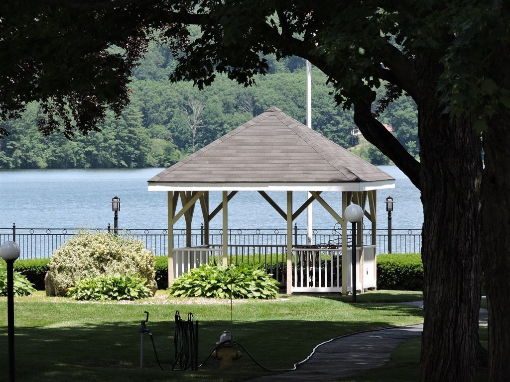 305 Beacon Park Road, Unit 305 Webster, MA 01570 - Photo 16 of 42 Gallery Image 16