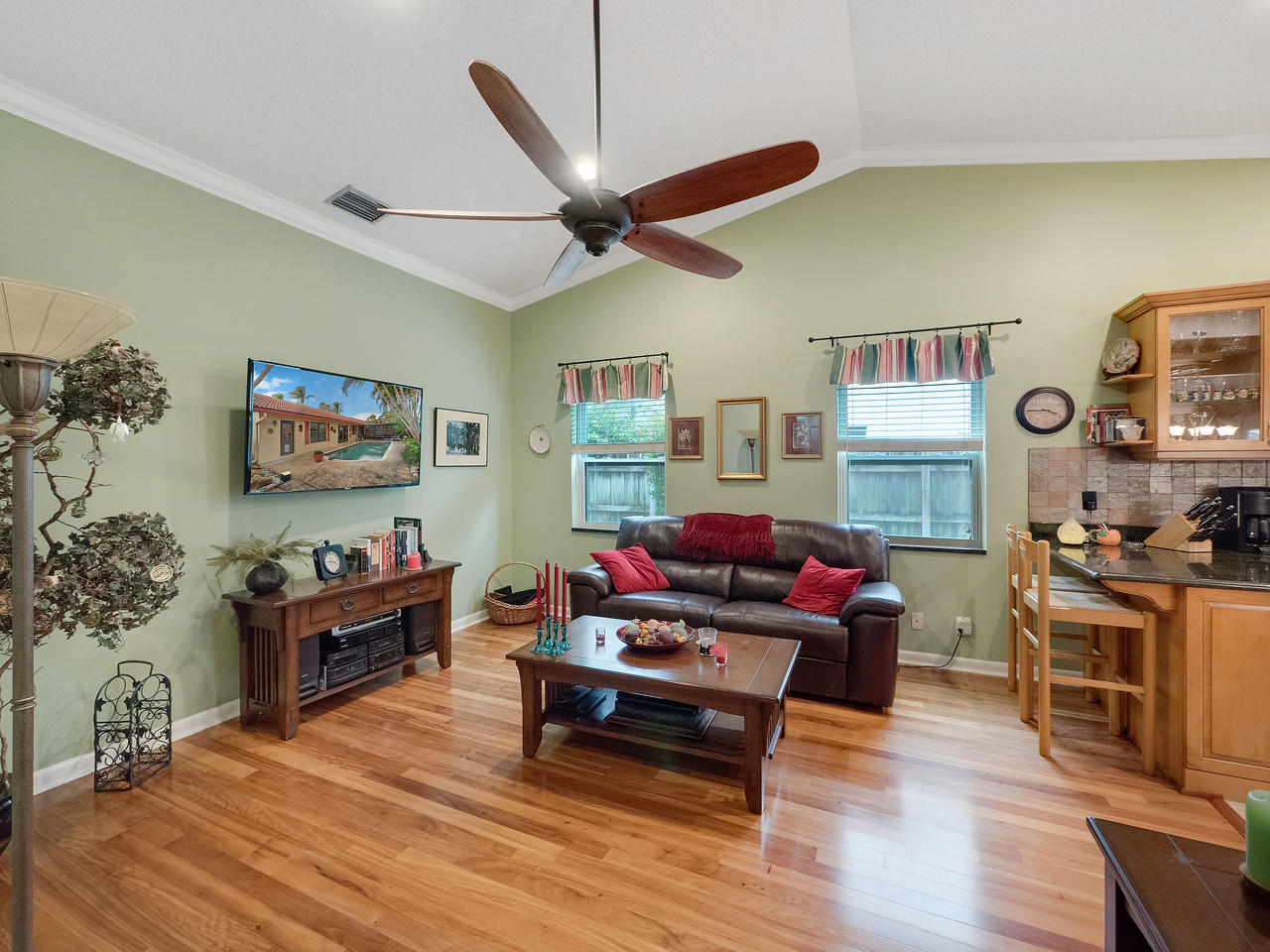 7830 Texas Trail Boca Raton, FL 33487 - Photo 5 of 15 Living Room