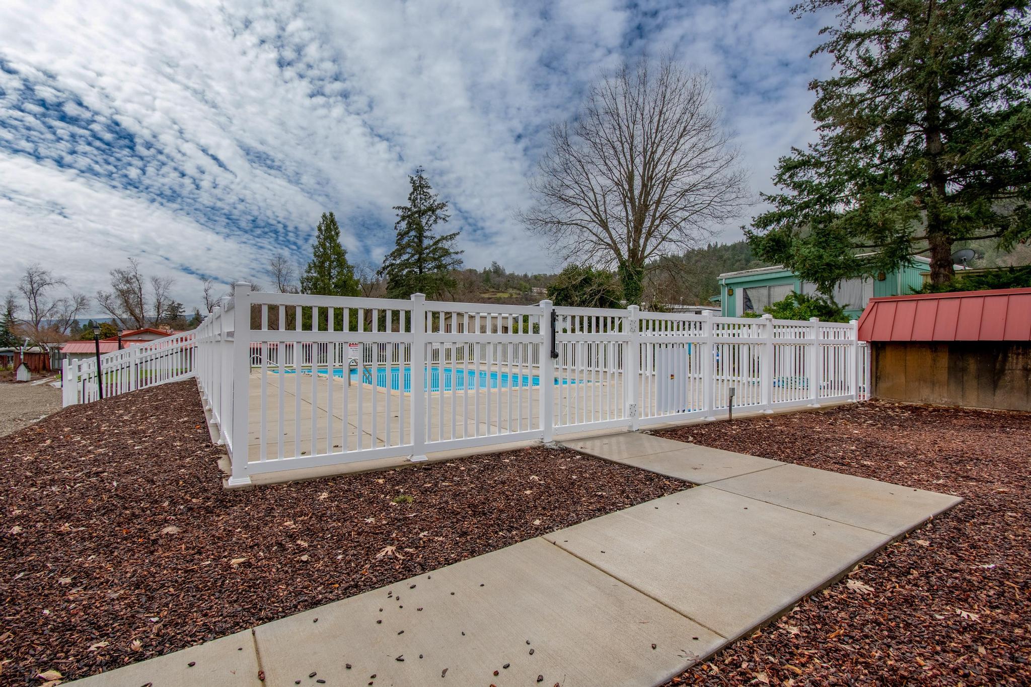 3955 South Stage Road, Unit 72 Medford, OR 97501 - Photo 28 of 28 Community pool