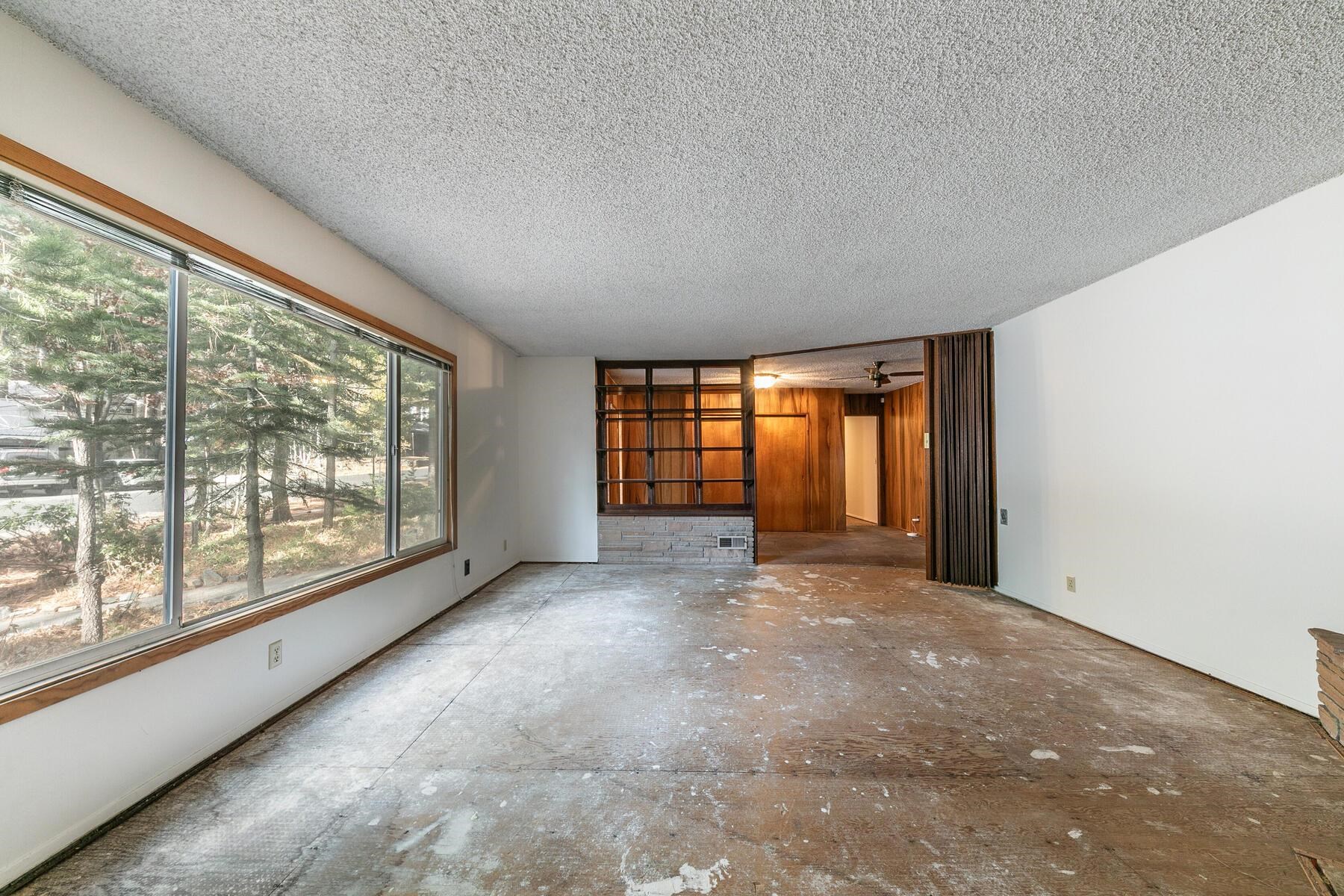 10191 Donner Trail Road Truckee, CA 96161 - Photo 16 of 21 a view of a big room with windows and chandelier fan