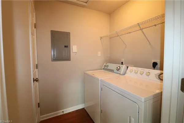 $1,295 | 3761 Holmes Creek Place, Unit 302, Winston-Salem, NC 27127