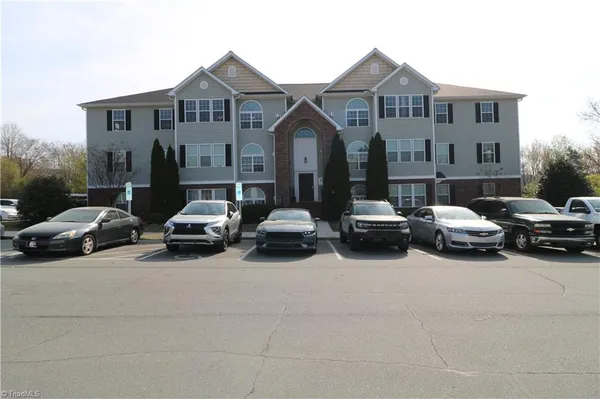 $1,295 | 3761 Holmes Creek Place, Unit 302, Winston-Salem, NC 27127