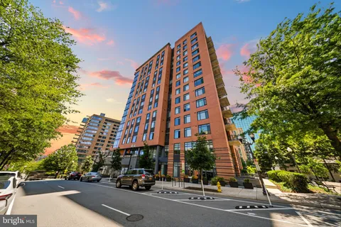 $1,795,000 | 2000 Clarendon Boulevard, Unit 1105, Arlington, VA 22201