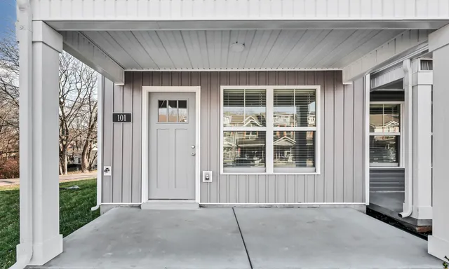 a view of an entrance of the house