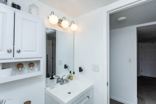 $2,150 | 590 North Broadway, Unit 2, Ballston Spa, NY 12020
