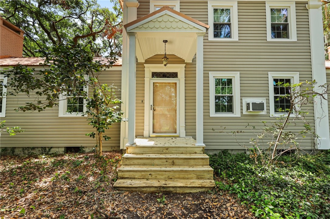 205 Reynolds Street Brunswick, GA 31520 - Photo 3 of 37