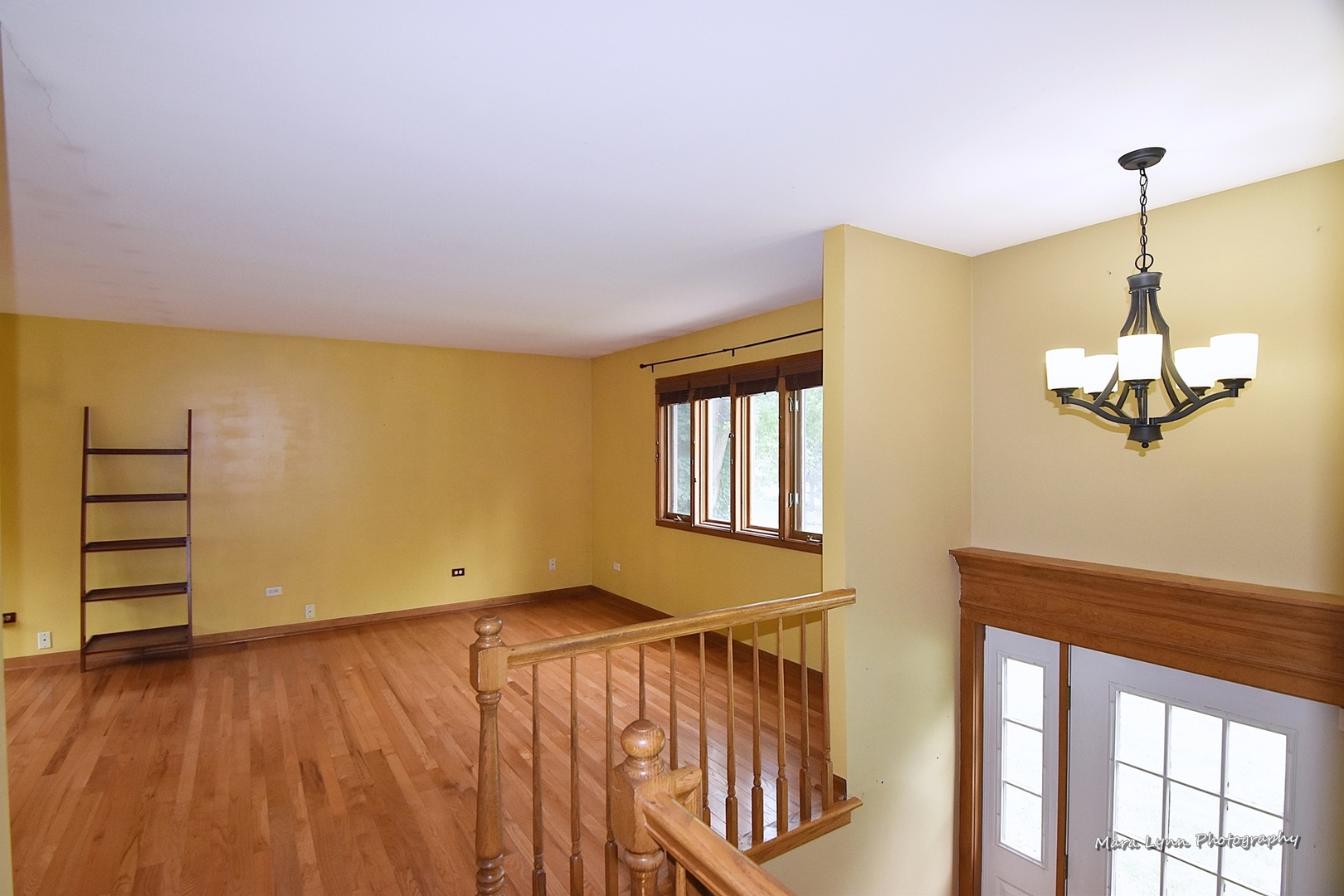 1424 Sunset Road Geneva, IL 60134 - Photo 11 of 38 a view of a room with wooden floor and window