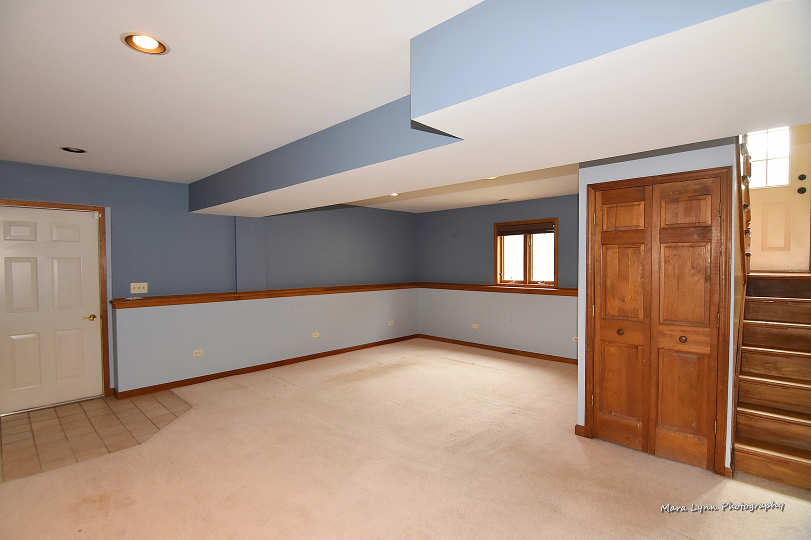 1424 Sunset Road Geneva, IL 60134 - Photo 23 of 38 an empty room with windows