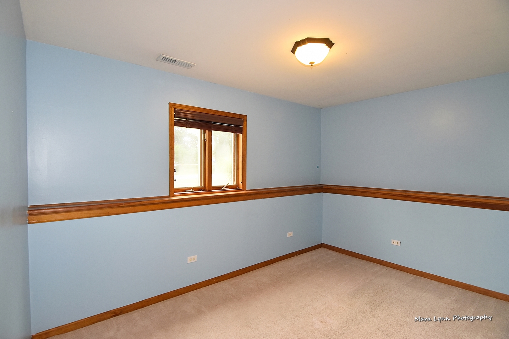 1424 Sunset Road Geneva, IL 60134 - Photo 26 of 38 a view of an empty room with a window