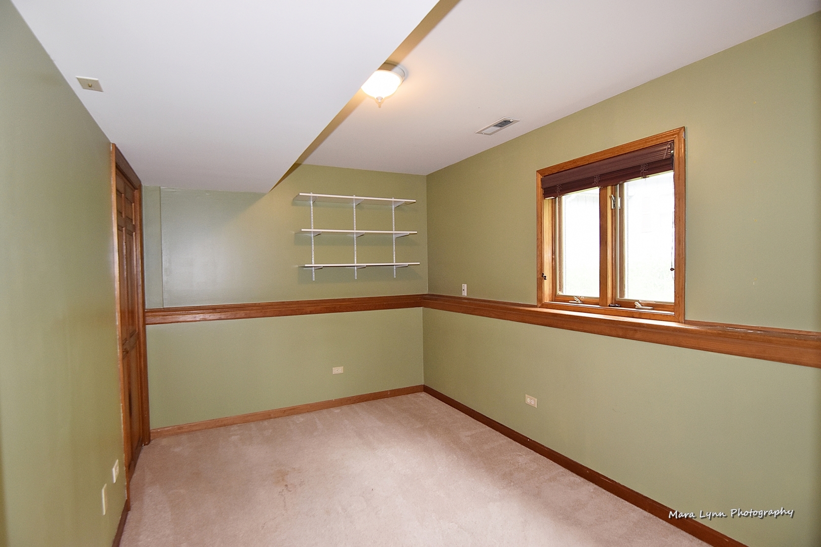 1424 Sunset Road Geneva, IL 60134 - Photo 28 of 38 a view of an empty room with a window