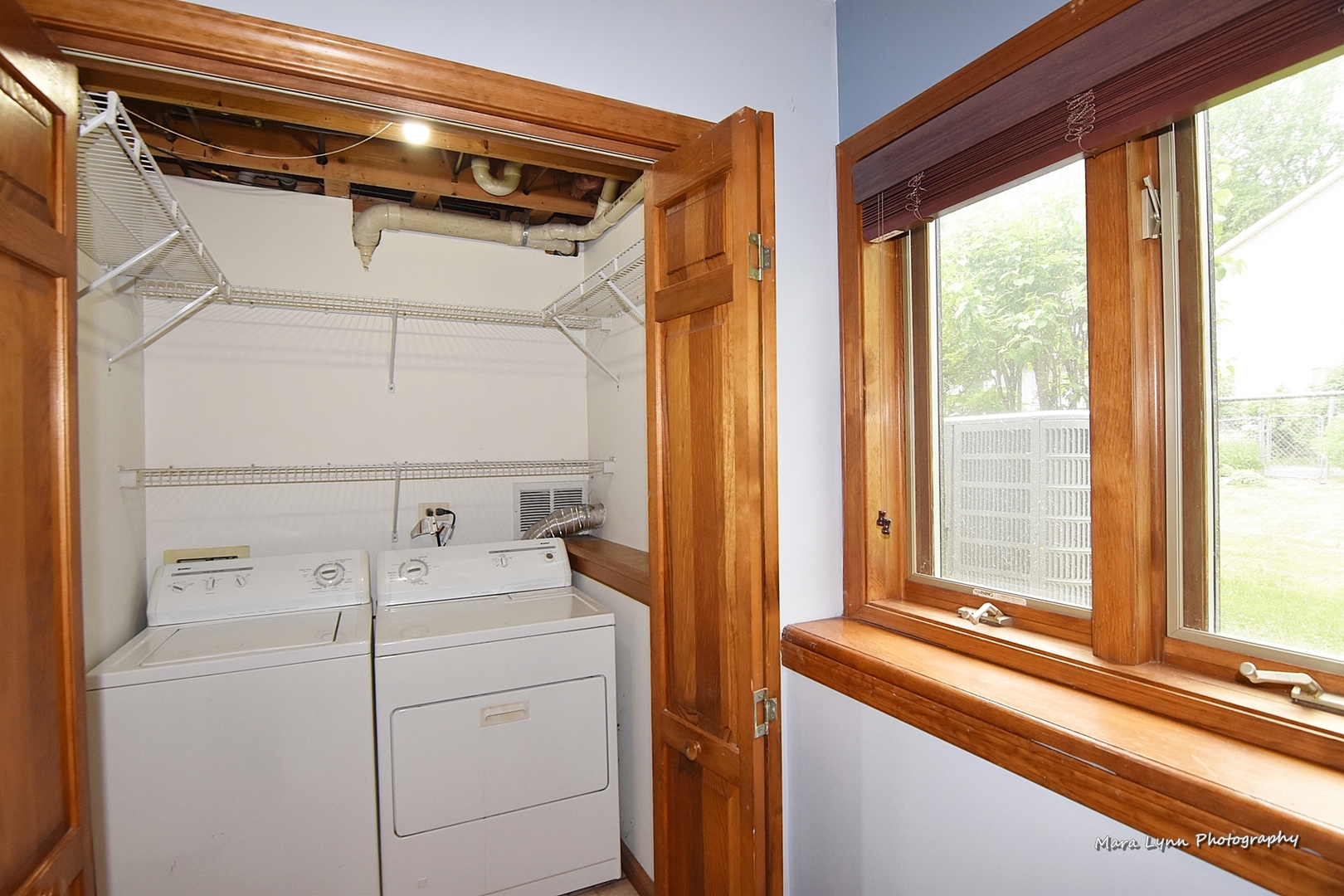 1424 Sunset Road Geneva, IL 60134 - Photo 30 of 38 a utility room with dryer and washer