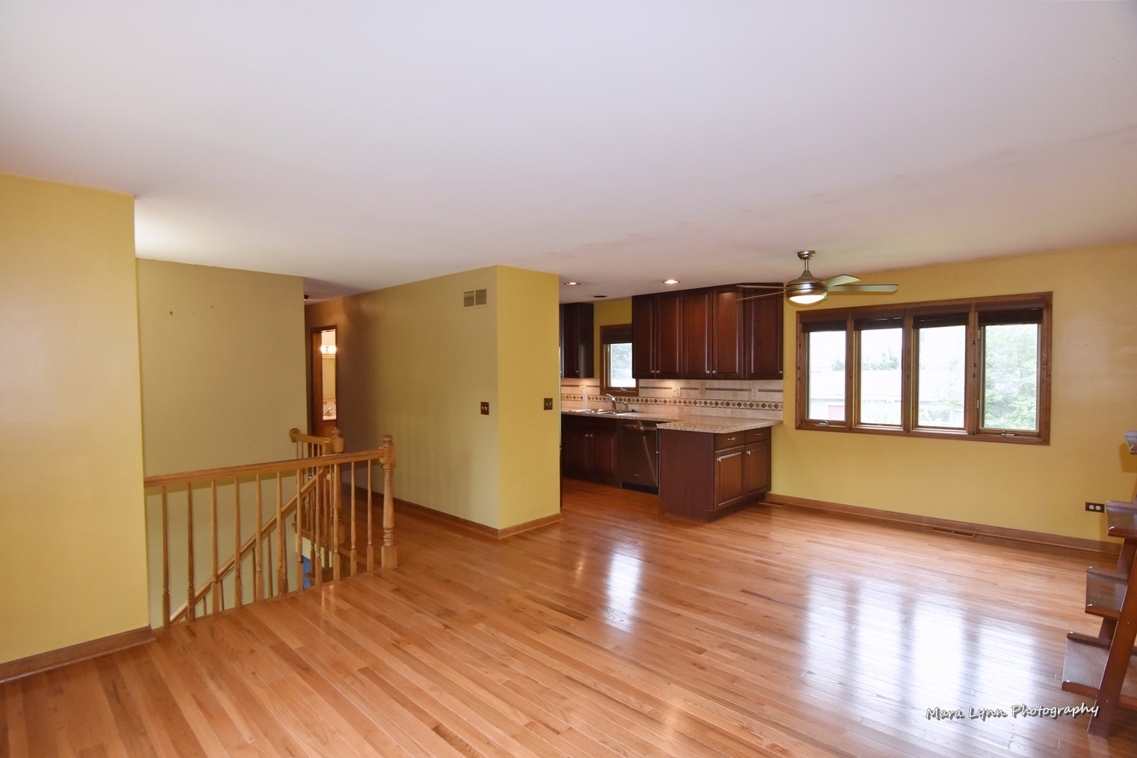 1424 Sunset Road Geneva, IL 60134 - Photo 4 of 38 a view of kitchen with furniture and wooden floor
