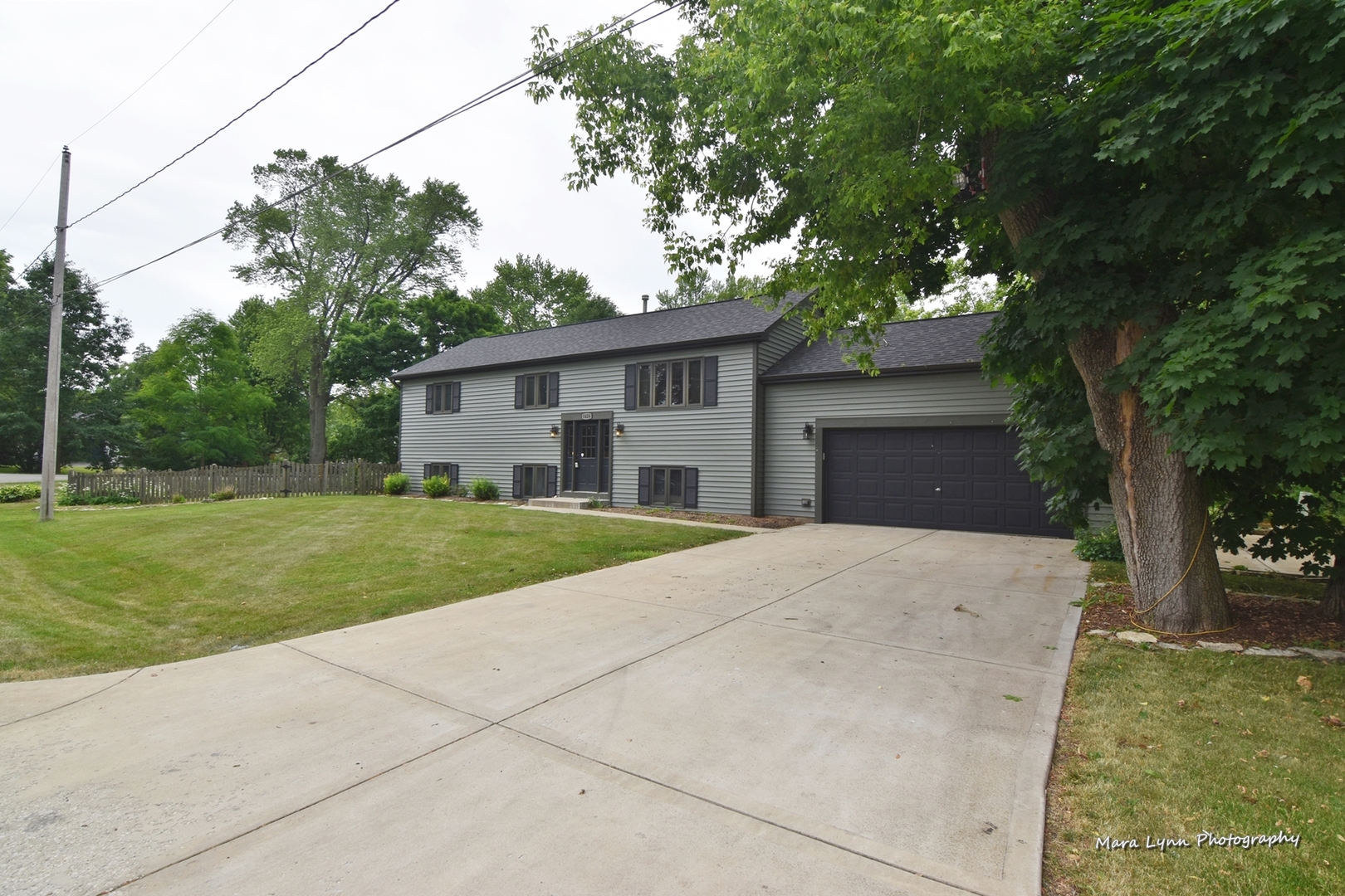 1424 Sunset Road Geneva, IL 60134 - Photo 38 of 38 a front view of house with yard and green space
